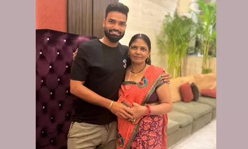 കുടുംബത്തെ കാണാതെ ഒൻപതു വർഷം; കാത്തിരിപ്പിനൊടുവില്‍ അമ്മയെ കണ്ടു; വൈകാരികനിമിഷം പങ്കിട്ട് മുംബൈ ഇന്ത്യൻസ് താരം