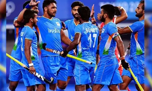 മെഡലുറപ്പിച്ച് ബോക്‌സർമാർ; ഹോക്കിയിൽ ഇന്ത്യ സെമിയിൽ