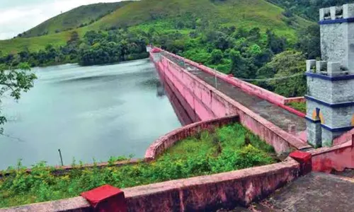 മുല്ലപ്പെരിയാറിൽ ജലനിരപ്പ് 137.5 അടിയിലേക്ക് ഉയരുന്നു; കേരളത്തിന് തമിഴ്‌നാടിന്റെ ആദ്യ മുന്നറിയിപ്പ്