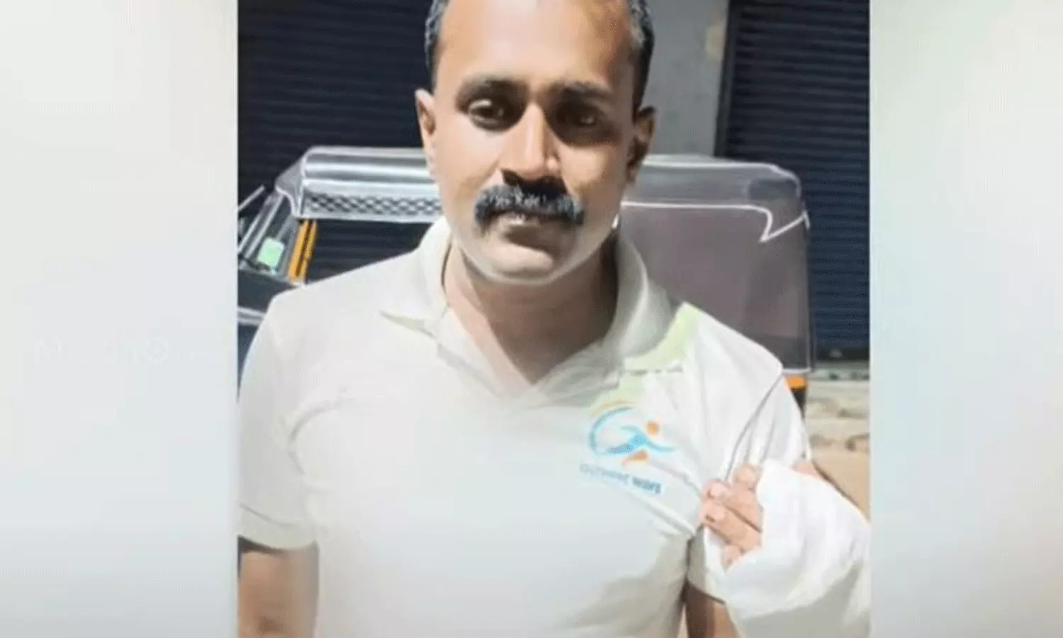 ബസ് ഉടമയെ വെട്ടിപ്പരിക്കേൽപ്പിച്ചു; തിരുവനന്തപുരത്ത് സ്വകാര്യ ബസുകൾ പണിമുടക്കുന്നു ബസ് ഉടമയെ വെട്ടിപ്പരിക്കേൽപ്പിച്ചു; തിരുവനന്തപുരത്ത് സ്വകാര്യ ബസുകൾ പണിമുടക്കുന്നു