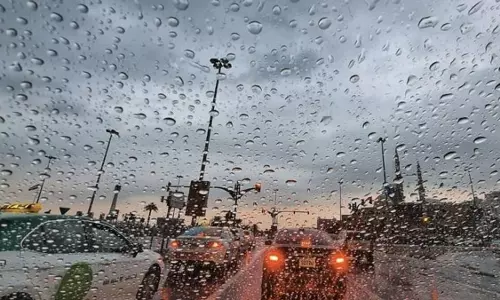 യു.എ.ഇയുടെ കിഴക്കൻ മേഖലയിൽ ശക്തമായ മഴ ലഭിച്ചു യു.എ.ഇയുടെ കിഴക്കൻ മേഖലയിൽ ശക്തമായ മഴ ലഭിച്ചു