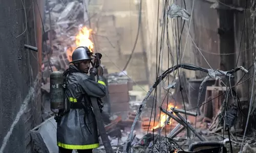 ഗസ്സയിൽ ഇസ്രായേൽ ആക്രമണം; 10 ഫലസ്തീനികള് കൊല്ലപ്പെട്ടു ഗസ്സയിൽ ഇസ്രായേൽ ആക്രമണം; 10 ഫലസ്തീനികള് കൊല്ലപ്പെട്ടു