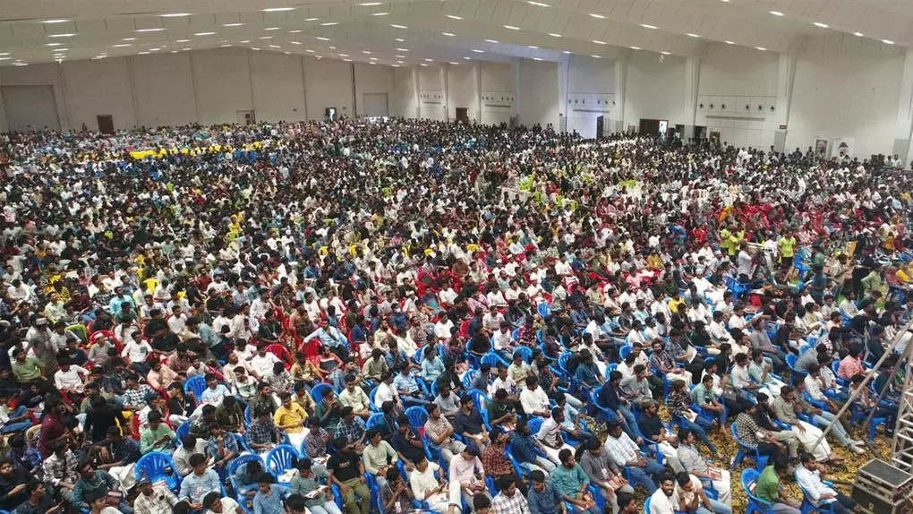 വേരിനെത്തിയ പ്രതിനിധികള് വേരിനെത്തിയ പ്രതിനിധികള്