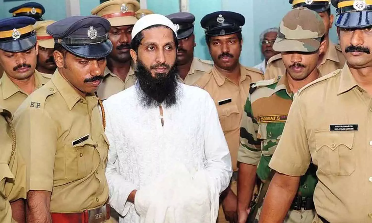 കോഴിക്കോട് ഇരട്ട സ്ഫോടനം: തടിയന്റവിട നസീറിനെ വെറുതെവിട്ടതിനെതിരെ എൻഐഎ സുപ്രിംകോടതിയിൽ കോഴിക്കോട് ഇരട്ട സ്ഫോടനം: തടിയന്റവിട നസീറിനെ വെറുതെവിട്ടതിനെതിരെ എൻഐഎ സുപ്രിംകോടതിയിൽ