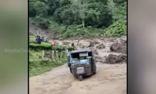 മൂന്നാർ കുണ്ടള എസ്റ്റേറ്റിൽ ഉരുൾപൊട്ടൽ; രണ്ട് കടകളും ഒരു ക്ഷേത്രവും മണ്ണിനടിയിലായി