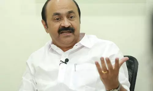 ദേശീയപാതയിൽ മാത്രമല്ല കേരളത്തിലെ റോഡുകളിലും മുഴുവൻ കുഴിയാണ്; ടോൾ പിരിക്കാൻ അനുവദിക്കരുതെന്ന് വി.ഡി സതീശൻ