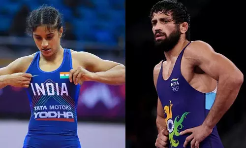 ഗുസ്തിയില്‍ സ്വര്‍ണവേട്ട; പൊന്‍താരങ്ങളായി രവി ദഹിയയും വിനേഷ് ഫോഗട്ടും