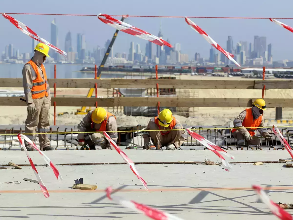 വേനൽചൂടിൽ ഉരുകി കുവൈത്ത്; അന്തരീക്ഷ താപനില അമ്പത് ഡിഗ്രിക്കും മുകളിൽ വേനൽചൂടിൽ ഉരുകി കുവൈത്ത്; അന്തരീക്ഷ താപനില അമ്പത് ഡിഗ്രിക്കും മുകളിൽ