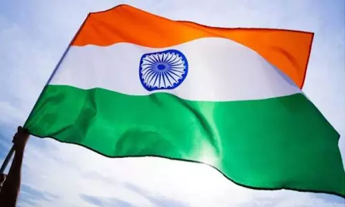 ഹർ ഘർ തിരംഗ: യു.പിയില് അഞ്ച് ലക്ഷം മുസ്ലിം വീടുകളിലും മദ്രസകളിലും ദർഗകളിലും ദേശീയപതാക ഉയർത്തുമെന്ന് ബി.ജെ.പി ഹർ ഘർ തിരംഗ: യു.പിയില് അഞ്ച് ലക്ഷം മുസ്ലിം വീടുകളിലും മദ്രസകളിലും ദർഗകളിലും ദേശീയപതാക ഉയർത്തുമെന്ന് ബി.ജെ.പി