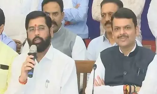 മഹാരാഷ്ട്രയിൽ മന്ത്രിസഭാ വികസനം നാളെ; ദേവേന്ദ്ര ഫഡ്നാവിസ് ആഭ്യന്തര മന്ത്രിയാവുമെന്ന് സൂചന മഹാരാഷ്ട്രയിൽ മന്ത്രിസഭാ വികസനം നാളെ; ദേവേന്ദ്ര ഫഡ്നാവിസ് ആഭ്യന്തര മന്ത്രിയാവുമെന്ന് സൂചന