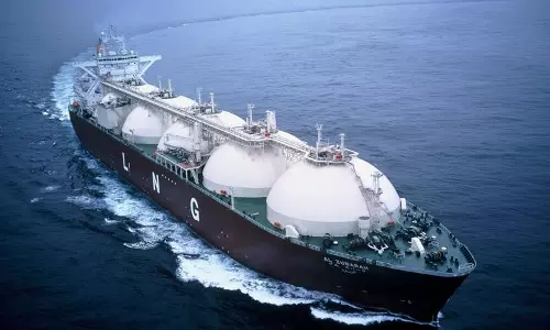 അമേരിക്കയേയും പിന്തള്ളി ഏറ്റവും വലിയ   എൽ.എൻ.ജി കയറ്റുമതി രാജ്യമായി ഖത്തർ