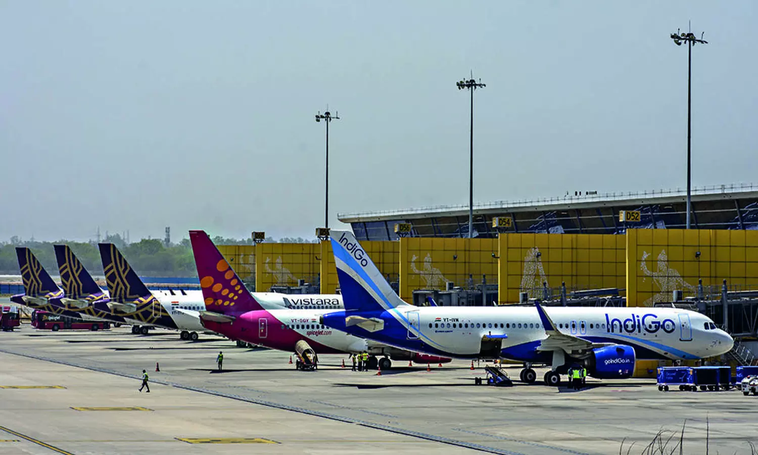 ആഭ്യന്തര വിമാന യാത്രാനിരക്ക് ഇനി കമ്പനികൾക്ക് തീരുമാനിക്കാം; കയ്യൊഴിഞ്ഞ് സർക്കാർ