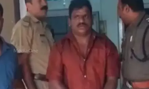 കാക്കി പാന്റ് ധരിച്ച് സ്റ്റേഷന് സമീപം നിൽക്കും; മാസ്‌കിനും ഹെൽമെറ്റിനും പിഴ- പൊലീസ് ചമഞ്ഞ് തട്ടിപ്പ് നടത്തിയ യുവാവ് അറസ്റ്റിൽ