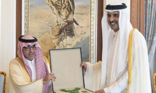 ഖത്തർ അമീറിന് അറബ് ടൂറിസം നെക്ലെസ്   ഓഫ് എക്‌സലന്റ് ക്ലാസ് സമ്മാനിച്ചു