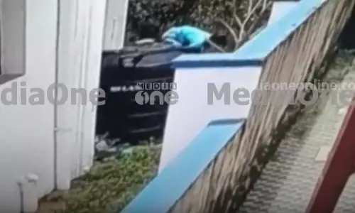 മനോരമ വധക്കേസ്: പ്രതി ആദം അലി, മൃതദേഹം കിണറ്റിലിടുന്ന ദൃശ്യങ്ങൾ പുറത്ത് മനോരമ വധക്കേസ്: പ്രതി ആദം അലി, മൃതദേഹം കിണറ്റിലിടുന്ന ദൃശ്യങ്ങൾ പുറത്ത്