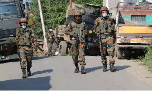ജമ്മുവിൽ ഭീകരരും സുരക്ഷാ സേനയും തമ്മിൽ ഏറ്റുമുട്ടൽ; രണ്ട് ഭീകരരെ സൈന്യം വധിച്ചു ജമ്മുവിൽ ഭീകരരും സുരക്ഷാ സേനയും തമ്മിൽ ഏറ്റുമുട്ടൽ; രണ്ട് ഭീകരരെ സൈന്യം വധിച്ചു