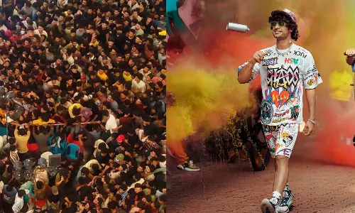 ഇത്രയും വലിയോരു ആൾക്കൂട്ടത്തെ കണ്ടിട്ടില്ല; തല്ലുമാല പ്രൊമോഷന് നടത്താനാവാതെ മടങ്ങി ടൊവിനോ ഇത്രയും വലിയോരു ആൾക്കൂട്ടത്തെ കണ്ടിട്ടില്ല; തല്ലുമാല പ്രൊമോഷന് നടത്താനാവാതെ മടങ്ങി ടൊവിനോ