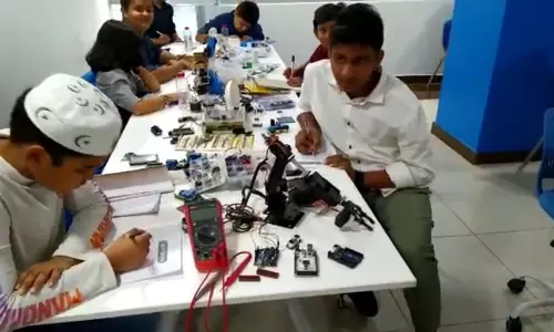 കുട്ടികൾക്കായി റോബോട്ടിക് വർക്ക് ഷോപ്പ് സംഘടിപ്പിച്ചു