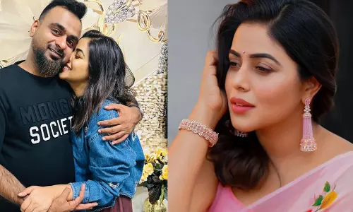 എന്നും എന്റേത്; പ്രതിശ്രുത വരനൊപ്പമുള്ള ചിത്രം പങ്കുവച്ച് ഷംന കാസിം