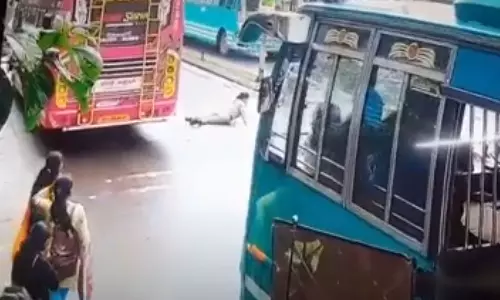 കണ്ണൂരിൽ അമിതവേഗതയിലെത്തിയ സ്‌കൂട്ടർ വനിതാ പൊലീസിനെ ഇടിച്ചു തെറിപ്പിച്ചു; നിർത്താതെ പോയ പ്രതിയെ പിടികൂടി പൊലീസ്