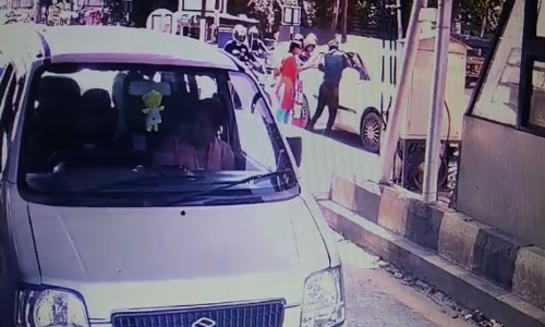 കൊല്ലത്ത് ടോൾ പ്ലാസ ജീവനക്കാരനെ വലിച്ചിഴച്ച സംഭവം; പ്രതിയെ തിരിച്ചറിഞ്ഞു