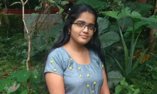 അങ്കമാലിയില്‍ കോളേജ് വിദ്യാര്‍ഥിനി ട്രയിനിടിച്ച് മരിച്ചു