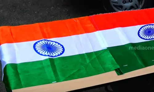 കുടുംബശ്രീ നിർമിച്ച ദേശീയപതാകയിൽ അപാകത; ഒരു ലക്ഷത്തിലധികം പതാകകൾ തിരിച്ചുകൊടുത്തു