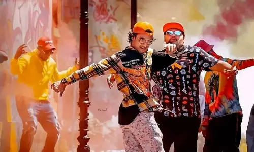 തലശ്ശേരിയെ കളര്‍ഫുള്ളാക്കിയ തല്ലുമാലയ്ക്ക് നന്ദി അറിയിച്ച് എ.എന്‍ ഷംസീര്‍ എം.എല്‍.എ; ഒപ്പം കുഞ്ചാക്കോ ബോബന്‍ ചിത്രത്തിന് ആശംസയും