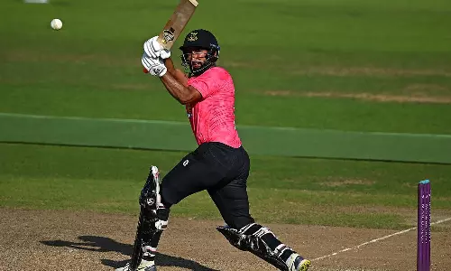 ഒരോവറില്‍ 22 റണ്‍സ്, 77 പന്തില്‍ സെഞ്ച്വറി; ഇത് പുജാര തന്നെയോ എന്ന് ആരാധകര്‍