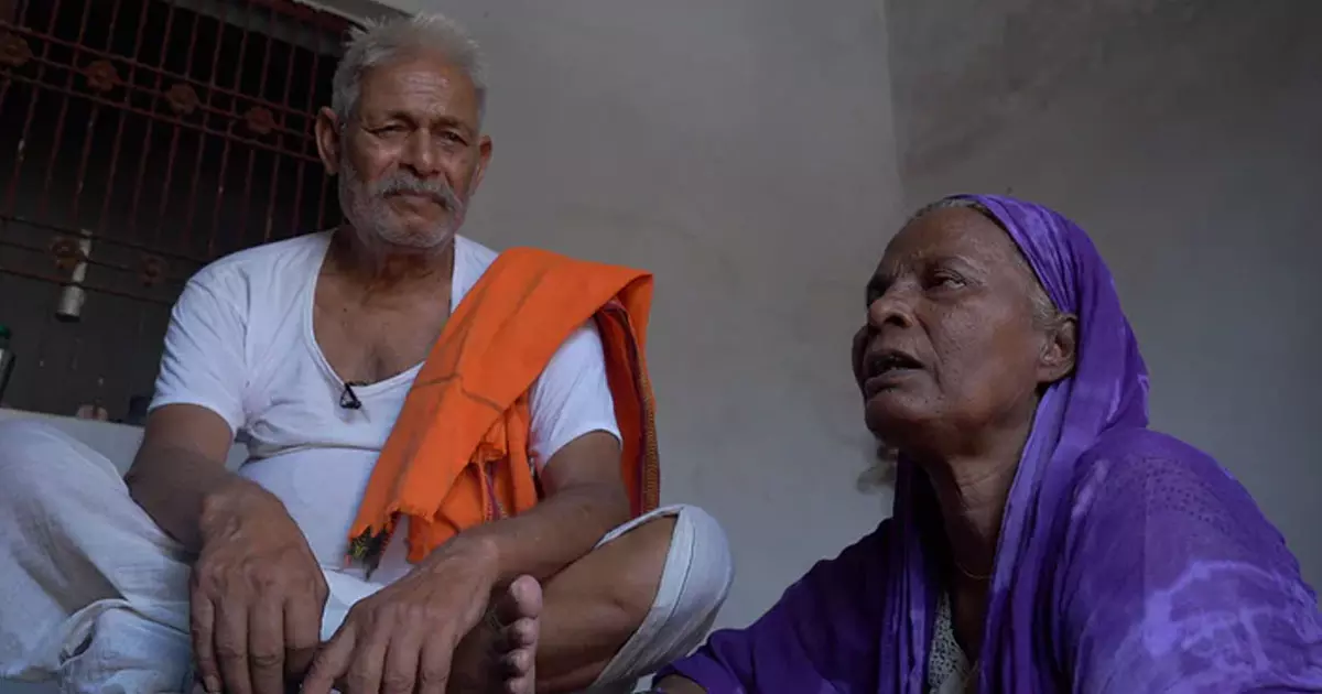 അന്ന് അയോധ്യയില് പരാഗ് രക്ഷിച്ചത് റസിയ ഉള്പ്പെടെ എട്ട് പേരെ; വിദ്വേഷത്തില് ഉലയാതെ അവരിന്നും അയല്ക്കാര് അന്ന് അയോധ്യയില് പരാഗ് രക്ഷിച്ചത് റസിയ ഉള്പ്പെടെ എട്ട് പേരെ; വിദ്വേഷത്തില് ഉലയാതെ അവരിന്നും അയല്ക്കാര്