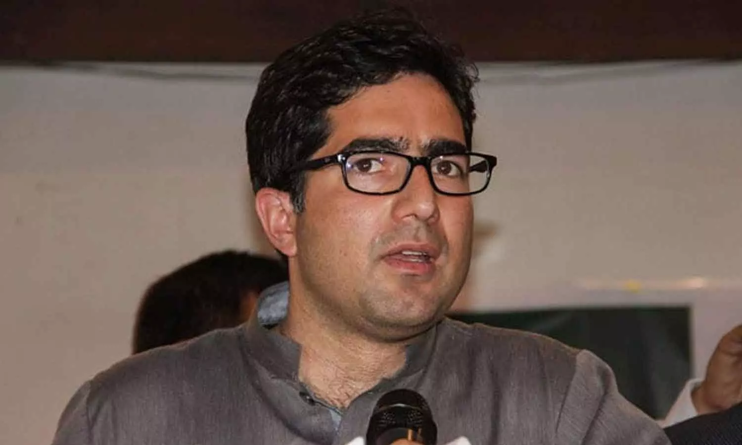 ജോലി രാജിവെച്ച് രാഷ്ട്രീയത്തിലിറങ്ങിയ സിവിൽ സർവീസ് ഒന്നാം റാങ്ക് ജേതാവ് ഷാ ഫൈസൽ വീണ്ടും സർവീസിൽ പ്രവേശിച്ചു