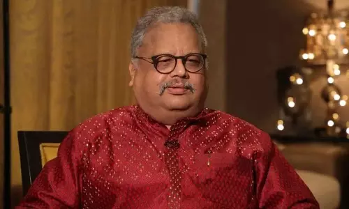 ശതകോടീശ്വരനും ആകാശ എയർ ഉടമയുമായ രാകേഷ് ജുൻജുൻവാല അന്തരിച്ചു ശതകോടീശ്വരനും ആകാശ എയർ ഉടമയുമായ രാകേഷ് ജുൻജുൻവാല അന്തരിച്ചു