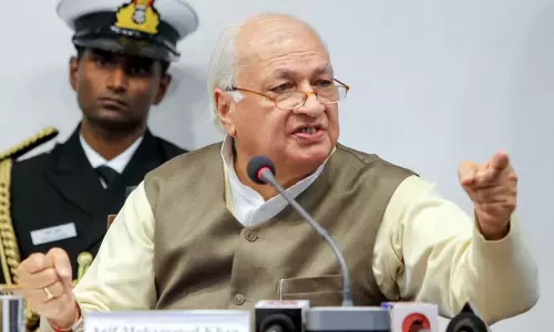 അപ്രതീക്ഷിതമെന്ന് തോന്നുന്നില്ല; കെ ടി ജലീലിന്റെ വിവാദ പോസ്റ്റ് നിർഭാഗ്യകരമെന്ന് ഗവര്ണര് അപ്രതീക്ഷിതമെന്ന് തോന്നുന്നില്ല; കെ ടി ജലീലിന്റെ വിവാദ പോസ്റ്റ് നിർഭാഗ്യകരമെന്ന് ഗവര്ണര്