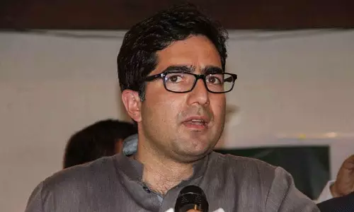 ജോലി രാജിവെച്ച് രാഷ്ട്രീയത്തിലിറങ്ങിയ സിവിൽ സർവീസ് ഒന്നാം റാങ്ക് ജേതാവ് ഷാ ഫൈസൽ വീണ്ടും സർവീസിൽ പ്രവേശിച്ചു