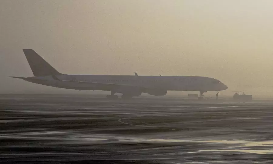 യു.എ.ഇയിൽ കനത്ത പൊടിക്കാറ്റിൽ വിമാന സർവീസുകൾ അവതാളത്തിൽ യു.എ.ഇയിൽ കനത്ത പൊടിക്കാറ്റിൽ വിമാന സർവീസുകൾ അവതാളത്തിൽ