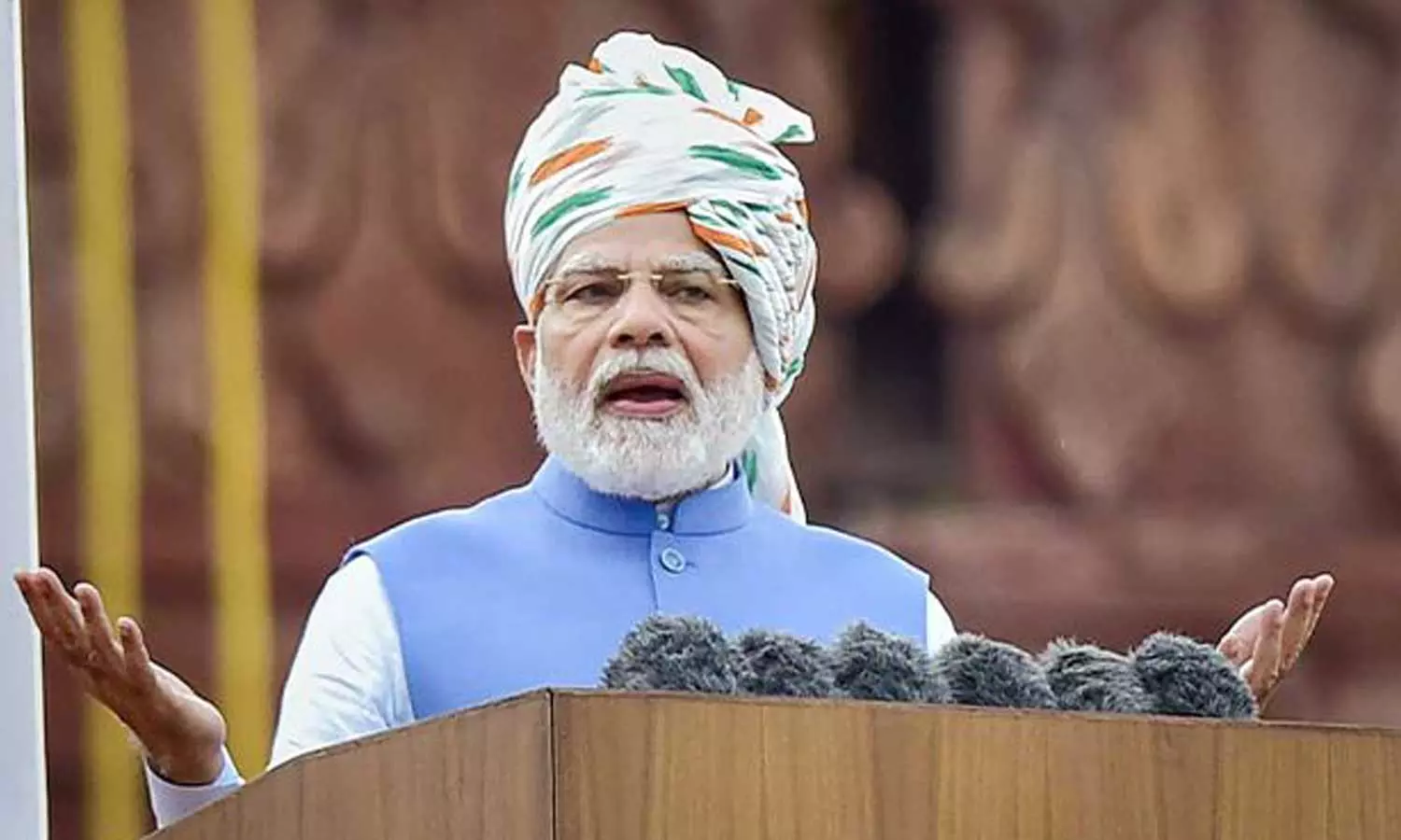 ടെലിപ്രോംപ്റ്റര് ഒഴിവാക്കി പ്രധാനമന്ത്രി; 82 മിനിറ്റ് നീണ്ട സ്വാതന്ത്ര്യദിന പ്രസംഗത്തിന് ഉപയോഗിച്ചത് പേപ്പര്നോട്ടുകള് മാത്രം ടെലിപ്രോംപ്റ്റര് ഒഴിവാക്കി പ്രധാനമന്ത്രി; 82 മിനിറ്റ് നീണ്ട സ്വാതന്ത്ര്യദിന പ്രസംഗത്തിന് ഉപയോഗിച്ചത് പേപ്പര്നോട്ടുകള് മാത്രം