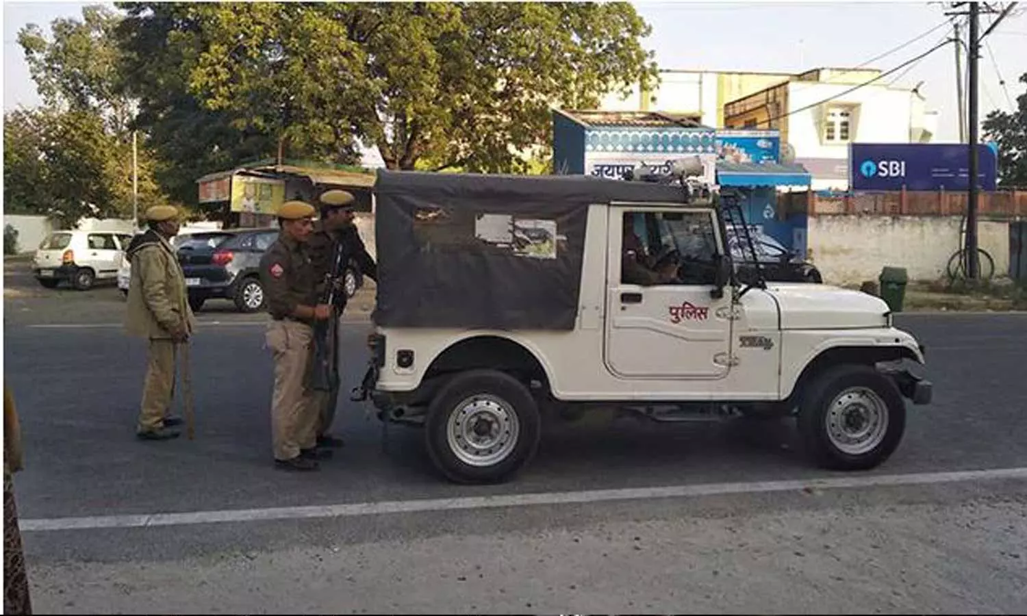 ബി.ജെ.പി മുൻ എം.എൽ.എയെ അജ്ഞാതർ തോക്കുചൂണ്ടി ഭീഷണിപ്പെടുത്തി; പൊലീസ് കേസ് ബി.ജെ.പി മുൻ എം.എൽ.എയെ അജ്ഞാതർ തോക്കുചൂണ്ടി ഭീഷണിപ്പെടുത്തി; പൊലീസ് കേസ്