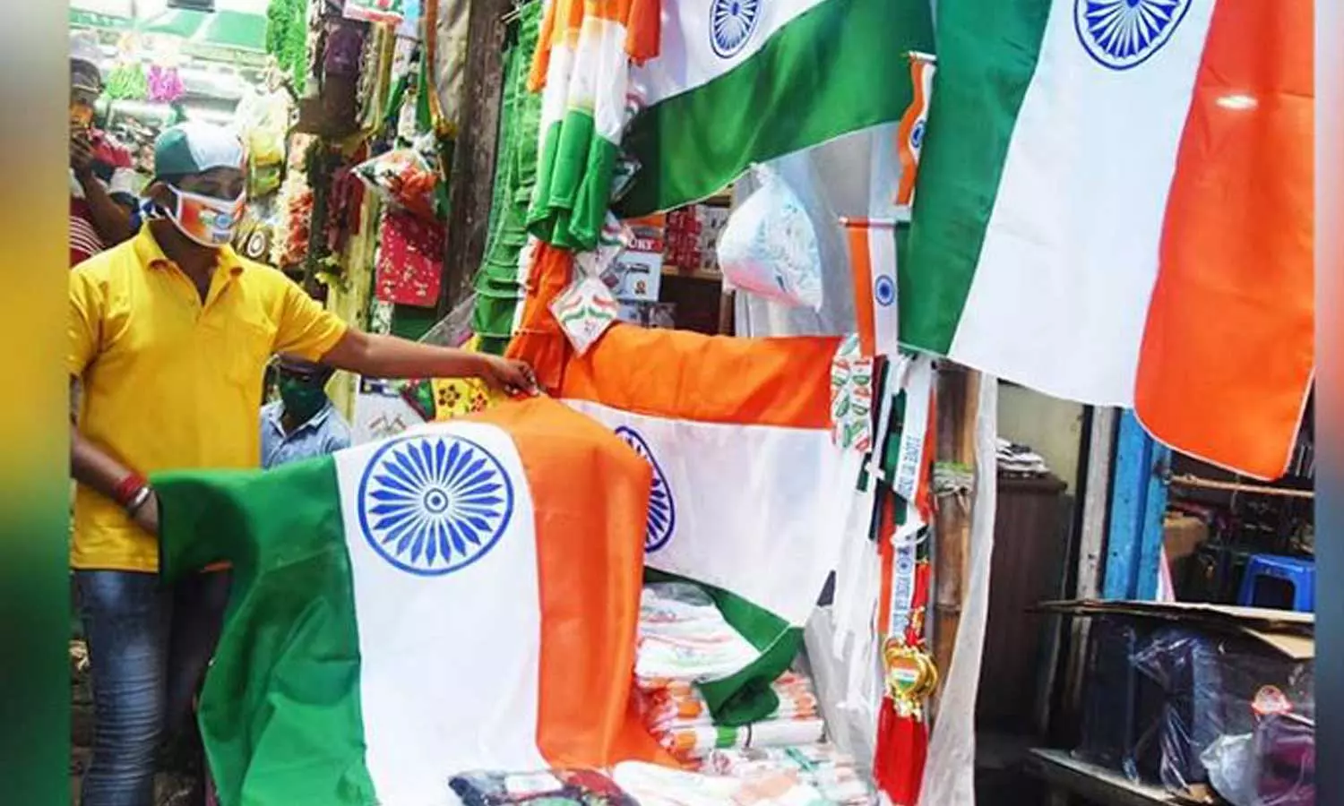 ഹർ ഘർ തിരംഗ; ദേശീയ പതാകയ്ക്ക് രാജ്യത്തുടനീളം അഭൂതപൂർവമായ ഡിമാന്റ്