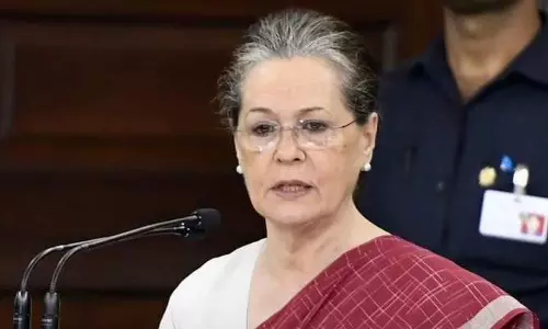 സ്വന്തം നേട്ടത്തിനായി കേന്ദ്ര സർക്കാർ ചരിത്രത്തെ വളച്ചൊടിക്കുകയാണെന്ന് സോണിയ ഗാന്ധി