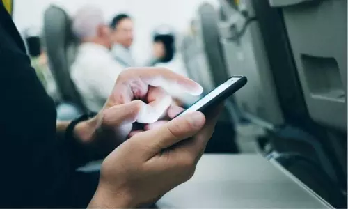 ബോംബറാണെന്ന് യാത്രക്കാരന്റെ ഫോണിൽ   വാട്ട്സ്ആപ്പ് സന്ദേശം; മംഗളൂരു-മുംബൈ വിമാനം ആറുമണിക്കൂർ വൈകി