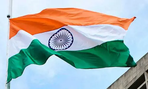 ദേശീയ പതാക ഉയർത്തുന്നതിനിടെ ടെറസിൽ നിന്ന് വീണ് ടെക്കി മരിച്ചു ദേശീയ പതാക ഉയർത്തുന്നതിനിടെ ടെറസിൽ നിന്ന് വീണ് ടെക്കി മരിച്ചു