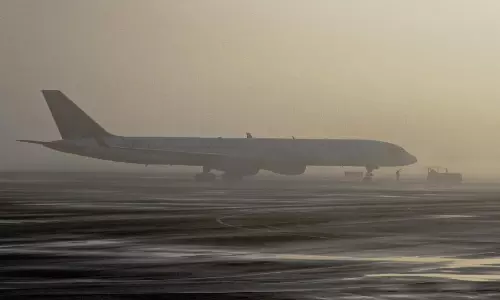 യു.എ.ഇയിൽ കനത്ത പൊടിക്കാറ്റിൽ   വിമാന സർവീസുകൾ അവതാളത്തിൽ