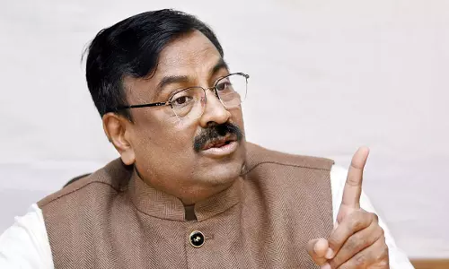 ഹലോക്ക് പകരം വന്ദേമാതരം പറയൂ; ഉത്തരവ് ഉടനെന്ന് മഹാരാഷ്ട്ര മന്ത്രി സുധീര് മുഗന്തിവര് ഹലോക്ക് പകരം വന്ദേമാതരം പറയൂ; ഉത്തരവ് ഉടനെന്ന് മഹാരാഷ്ട്ര മന്ത്രി സുധീര് മുഗന്തിവര്