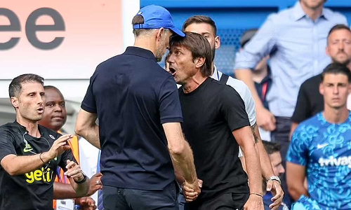 ചെൽസി-ടോട്ടനം പരിശീലകർ തമ്മിൽ പൊരിഞ്ഞ അടി; ചുവപ്പു കാർഡ് നൽകി റഫറി