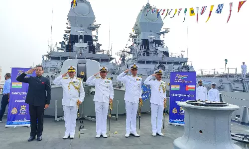 സ്വാതന്ത്ര്യദിനാഘോഷത്തിന് വർണപ്പകിട്ടേകാൻ ഇന്ത്യൻ നാവിക സേനയുടെ രണ്ട് കപ്പലുകൾ ഒമാനിലെത്തി