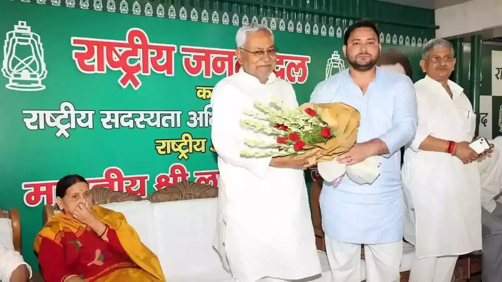 ബിഹാറിൽ മന്ത്രിസഭ വികസനം ഇന്ന്; 35 മന്ത്രിമാർ സത്യപ്രതിജ്ഞ ചെയ്യും ബിഹാറിൽ മന്ത്രിസഭ വികസനം ഇന്ന്; 35 മന്ത്രിമാർ സത്യപ്രതിജ്ഞ ചെയ്യും