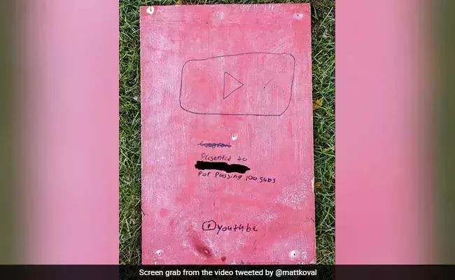 ഇതാണ് സൗഹൃദം, ഇതാണ് ചങ്ക്; 100 സബ്ക്രൈബേഴ്സ് തികഞ്ഞ കുട്ടി യൂട്യൂബർക്ക് കൂട്ടുകാരന്റെ വക കിടിലൻ പ്ലേ ബട്ടണ് ഇതാണ് സൗഹൃദം, ഇതാണ് ചങ്ക്; 100 സബ്ക്രൈബേഴ്സ് തികഞ്ഞ കുട്ടി യൂട്യൂബർക്ക് കൂട്ടുകാരന്റെ വക കിടിലൻ പ്ലേ ബട്ടണ്