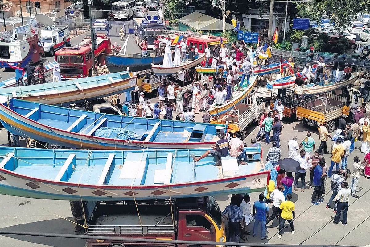 സർക്കാരിനെതിരെ പ്രതിഷേധം ശക്തമാക്കി ലത്തീൻ സഭ; ഇന്ന് കരിദിനം, വിഴിഞ്ഞം തുറമുഖത്തേക്ക് മാര്‍ച്ച്