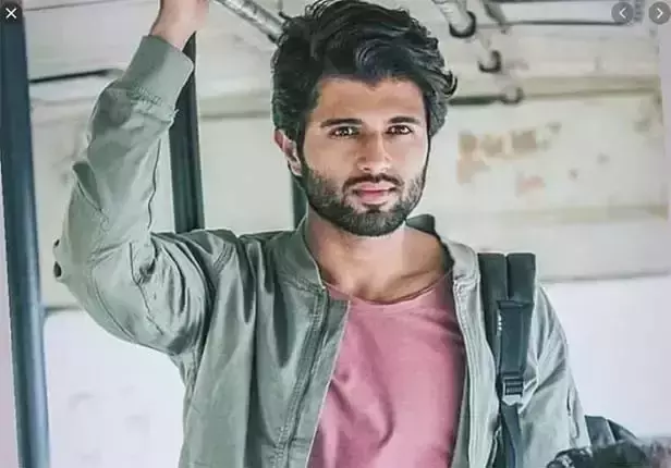 അര്‍ജുന്‍ റെഡ്ഡിയുടെ വിജയത്തിന് ശേഷം കരണ്‍ ജോഹര്‍ ബോളിവുഡിലേക്ക് ക്ഷണിച്ചിരുന്നു; വിജയ് ദേവരക്കൊണ്ട