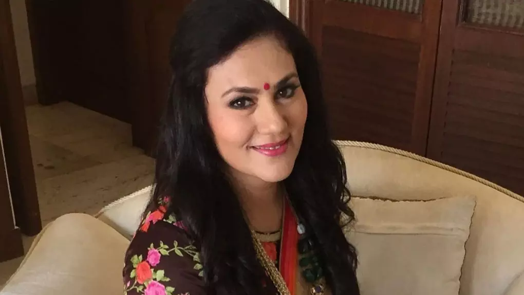 സ്വാതന്ത്ര്യദിന ട്വീറ്റിൽ പാകിസ്താൻ പ്രധാനമന്ത്രിയെ ടാഗ് ചെയ്തു; പുലിവാലു പിടിച്ച് രാമായണം നടി ദീപിക ചികില സ്വാതന്ത്ര്യദിന ട്വീറ്റിൽ പാകിസ്താൻ പ്രധാനമന്ത്രിയെ ടാഗ് ചെയ്തു; പുലിവാലു പിടിച്ച് രാമായണം നടി ദീപിക ചികില